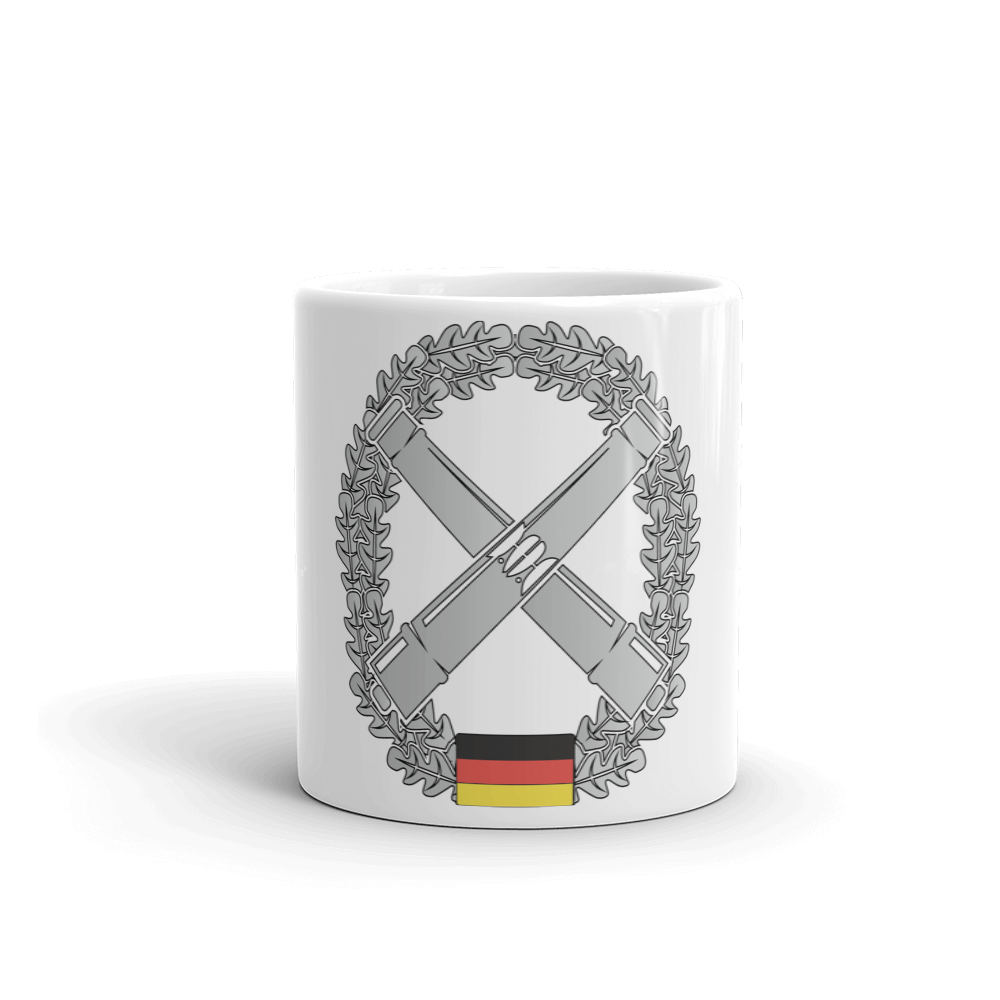 Weiße, glänzende Tasse Artillerie