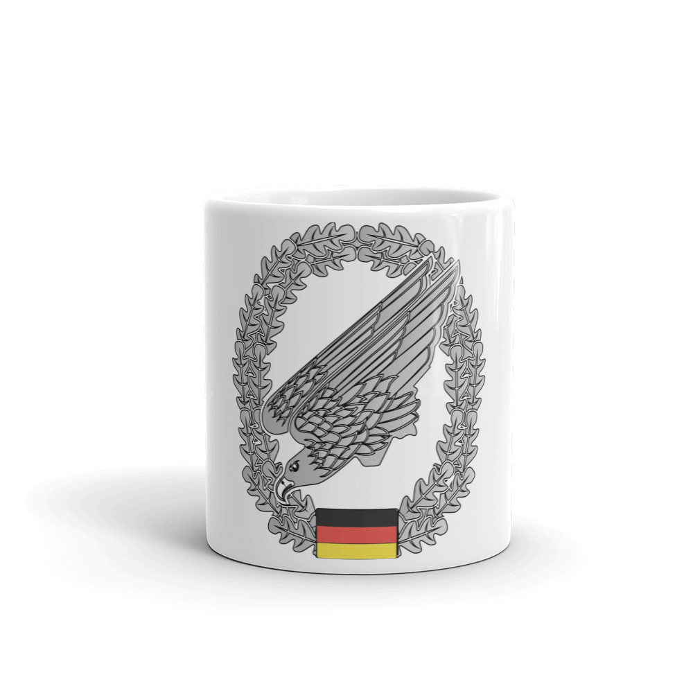 Weiße, glänzende Tasse Fallschirmjäger